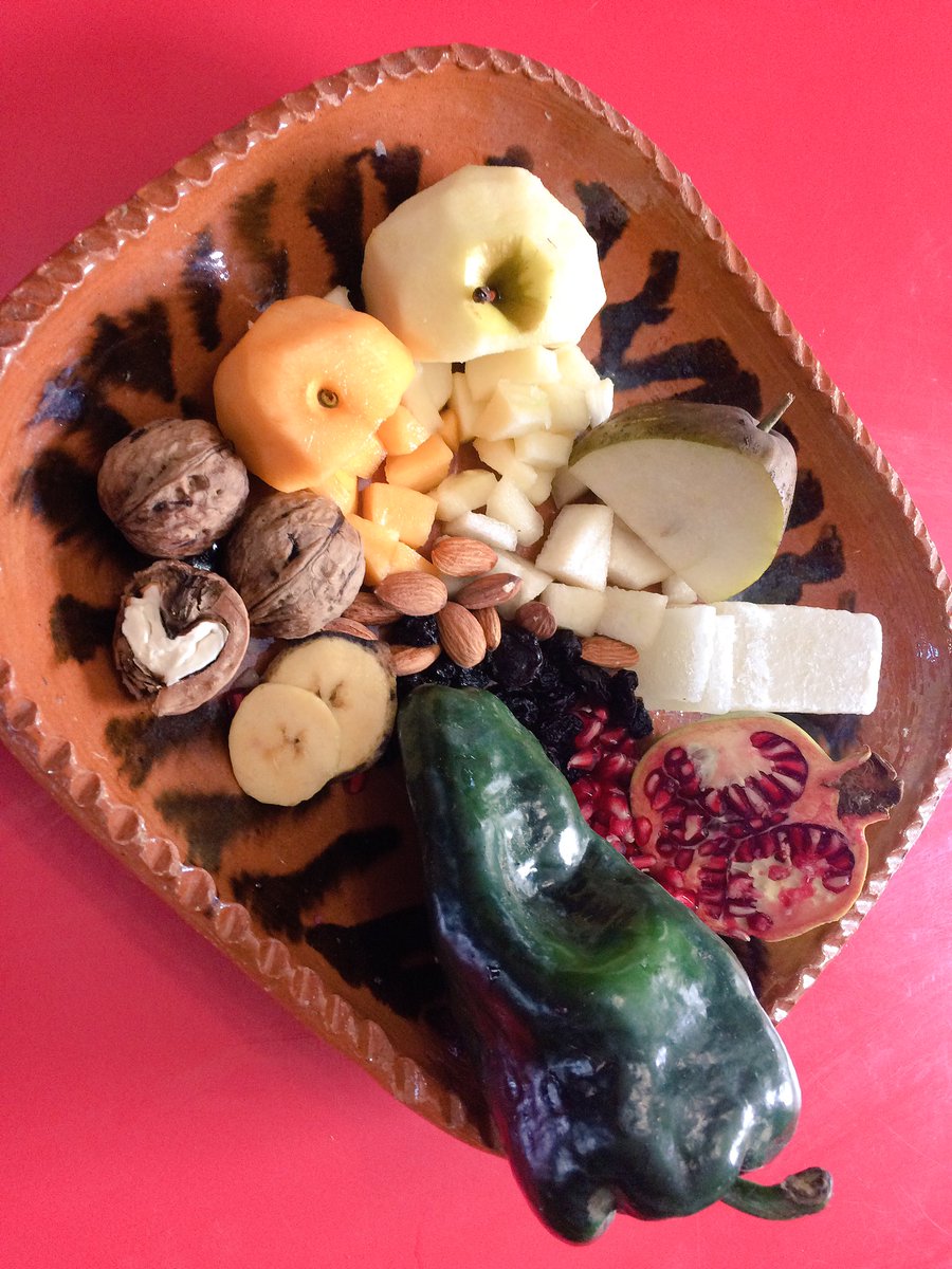 Marco_MCJr's tweet photo. Ya huele a chiles en nogada !!! 😋😋👌🏻🙌🏻🌶🍑🌰🍎🍐 https://t.co/LOWtVzuFlI
