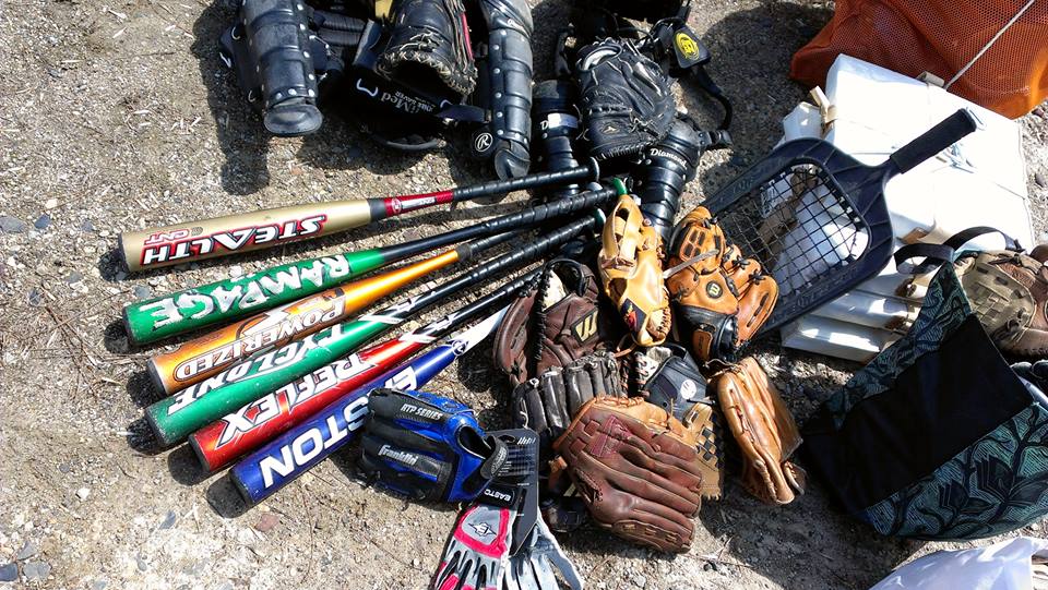 BaseballinBenin's tweet photo. Bring your used baseball equipment to the Wood Bat Tournament August 3-6 https://t.co/9mCQysoGl1 https://t.co/sXI1fnq3PF