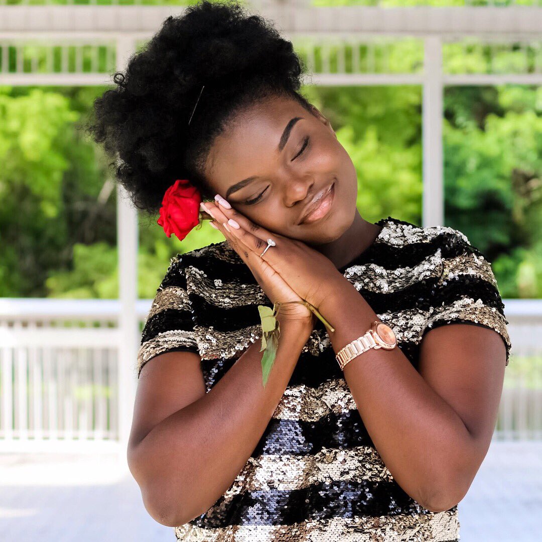iamblossoming_'s tweet photo. Growing Virtuously🌹🔆 #BlackgirlMiracles #BlackQueens #NaturalHair #Naturalist #birthdayshoot📸🎉 https://t.co/3n2bzr5XSt