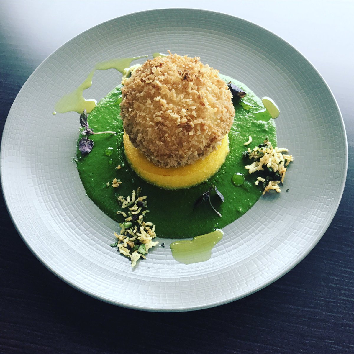 Zoe_Simons's tweet photo. Today's meeting @greatfoodtgw bow I made Chicken katsu kiev | miso polenta chip| spinach and coconut purée| Jhal murri|

#foodtogo https://t.co/tOG0EpRNzG