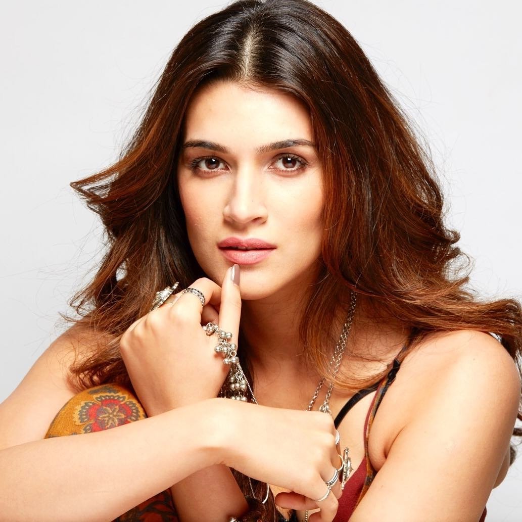 OnlyKriti's tweet photo. @kritisanon HAPPY BIRTHDAY beautiful:) God bless you 🎂🎂💛 https://t.co/e8xoeZH5FV