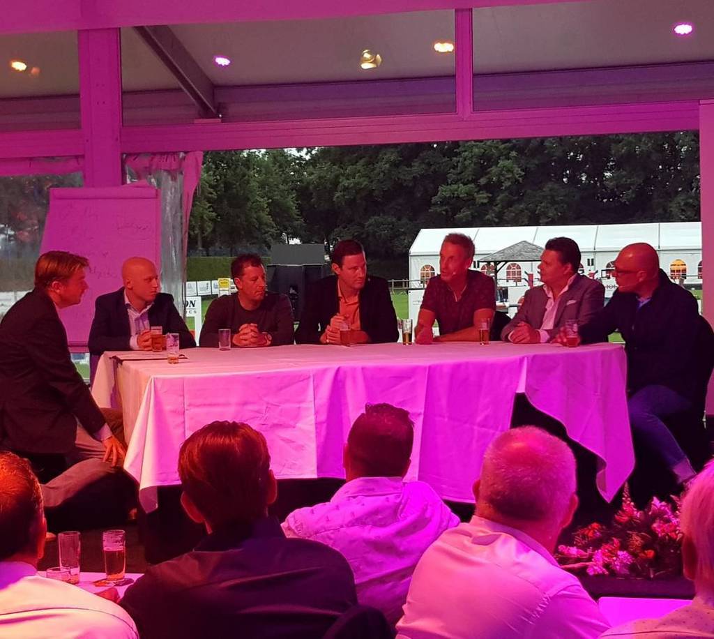 FietscafeVburg's tweet photo. Feeling a true VIP hanging out with these icons...#GrandCafeDeSport #Kessel #stalhendrix #kiwanispeelenmaas https://t.co/b2hoLtk8H1 https://t.co/I3RtWpFzqD