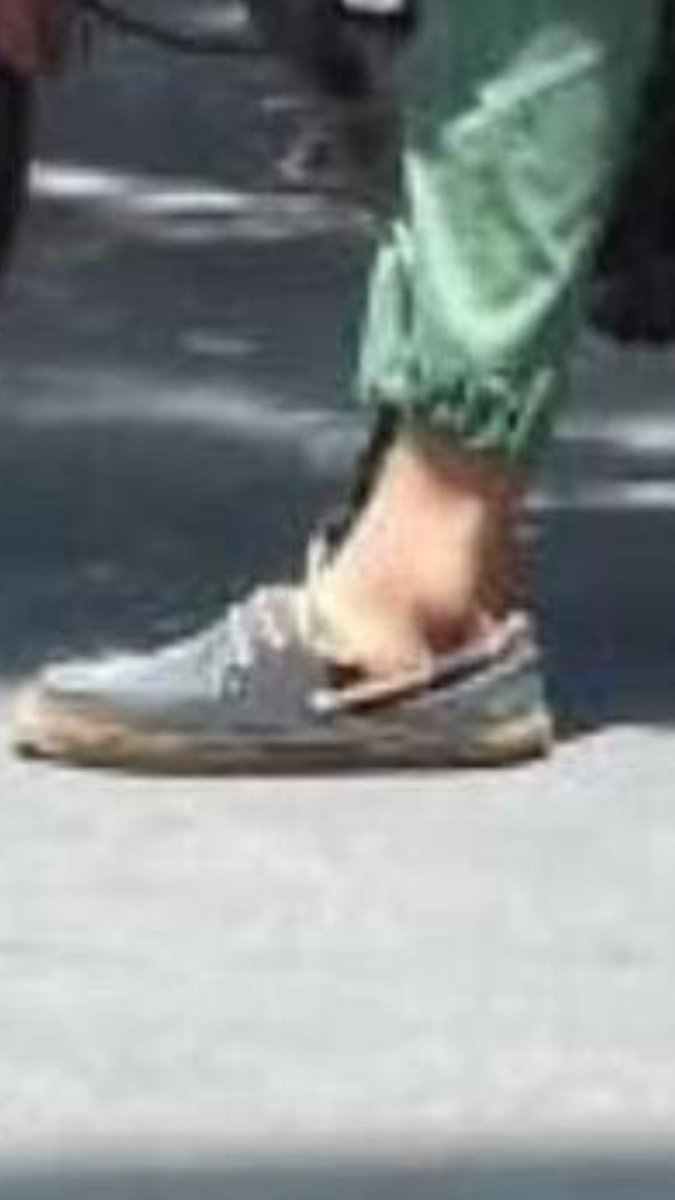 monicacorrales's tweet photo. ¿Desde cuándo estos zapatos forman parte del uniforme de la GNB?
¿Será este uno de los presos que mandó a soltar Iris Valera? https://t.co/cNay6yTCzx