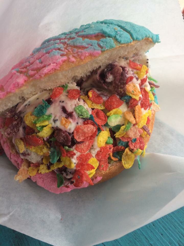 ChocolaWasted's tweet photo. #besticecreamsandwich in Houston is @ChocolaWasted follow that 🚌! #besticecreaminhouston #local #handcrafted #foodie @ItsFoodPorn #dessert https://t.co/ZWiJSa0C0Z