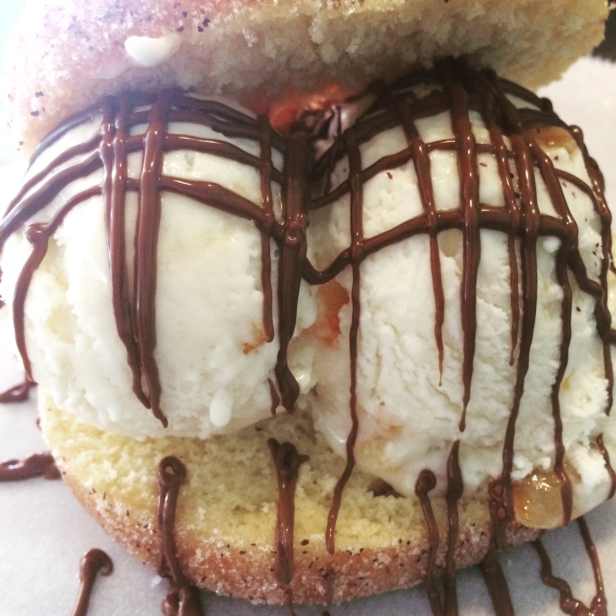 ChocolaWasted's tweet photo. #besticecreamsandwich in Houston is @ChocolaWasted follow that 🚌! #besticecreaminhouston #local #handcrafted #foodie @ItsFoodPorn #dessert https://t.co/ZWiJSa0C0Z