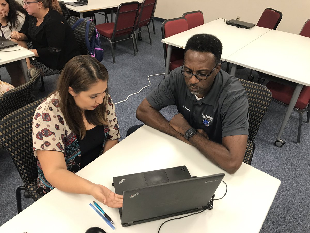 TictateTate's tweet image. #FISDLearning designers communicate their designs and give warm and cool feedback #engage2learn