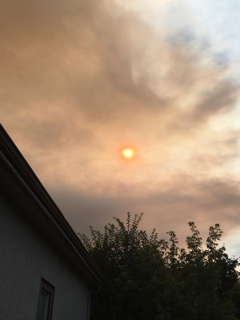 JustmeHardy's tweet photo. Is there a fire somewhere in Calgary @CJAY92 @Flapjack92 @GlobalCalgary @Global_TV https://t.co/B13hLM8TuF