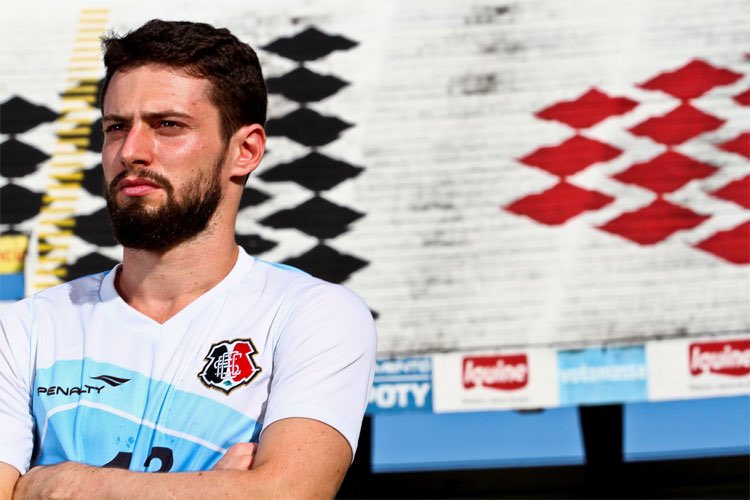 caio19201's tweet photo. Confesso que quando vejo João Paulo com outra camisa, me bate uma tristeza do caralho. https://t.co/v3gPeoeKxE