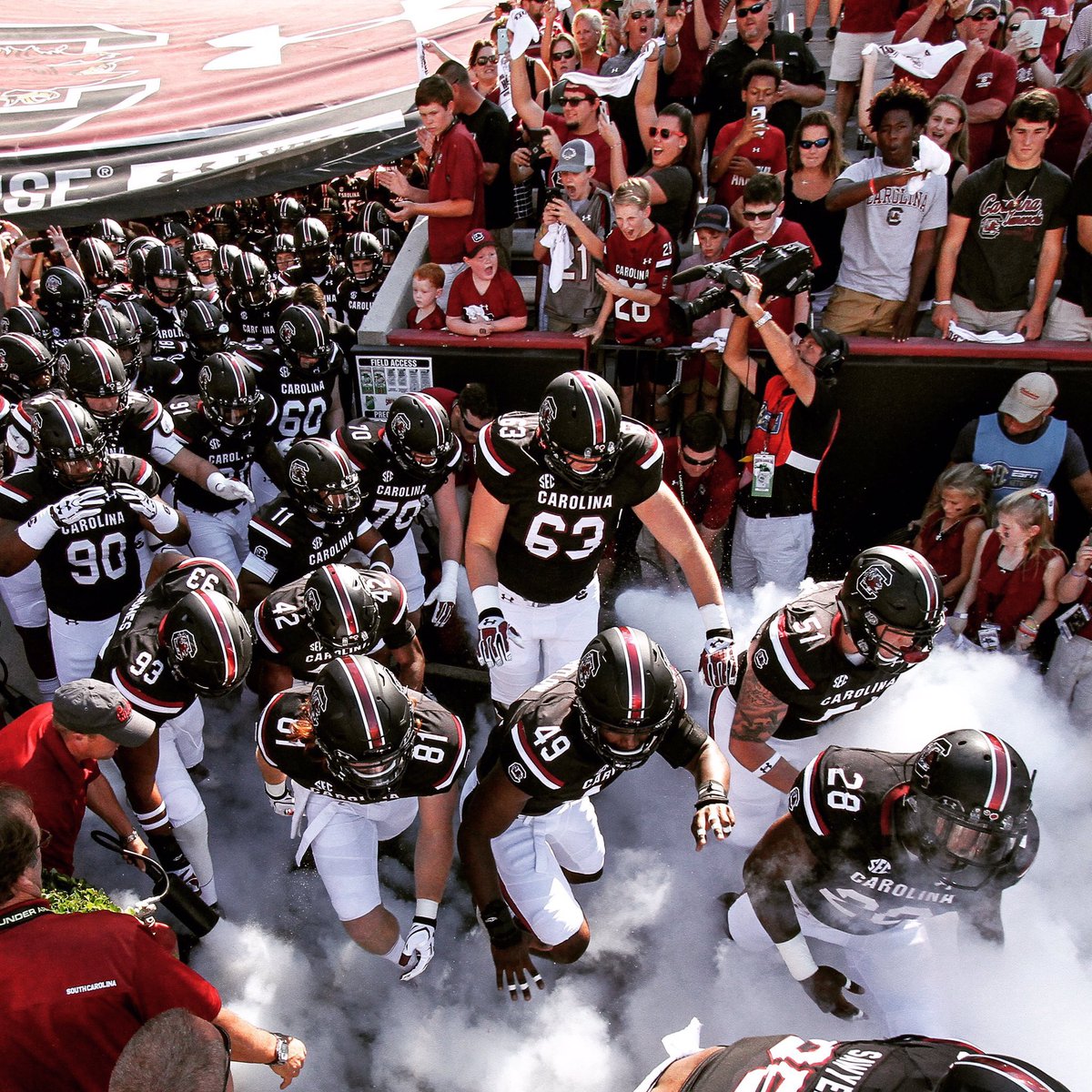 NoEasySaturdays's tweet photo. @_kingsleye_ @GCockRecruiting @ChadSimmons_ @Mansell247 @CSmithScout @grindatlanta @ErikRichardsUSA @GamecockFB Welcome to "The University of South Carolina" #SpursUp🤙 #BuildTheStorm🌪 #WeCocky18 https://t.co/79FYI5KMK0