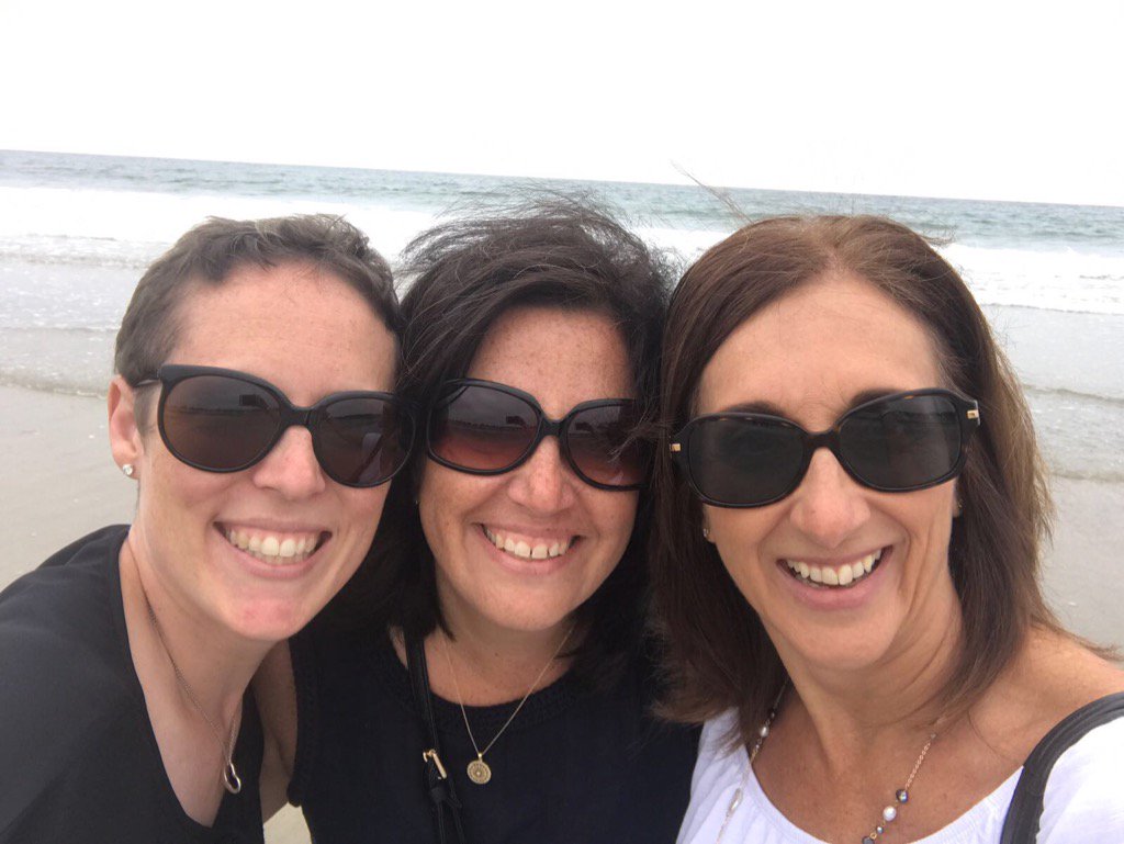 emilyarobin's tweet photo. Taking a break from #ISMINCaa17 to dip our toes in the Pacific
@asparisofficial
@AcademyWildcats
@bklynfriends https://t.co/54GIBEh51Q