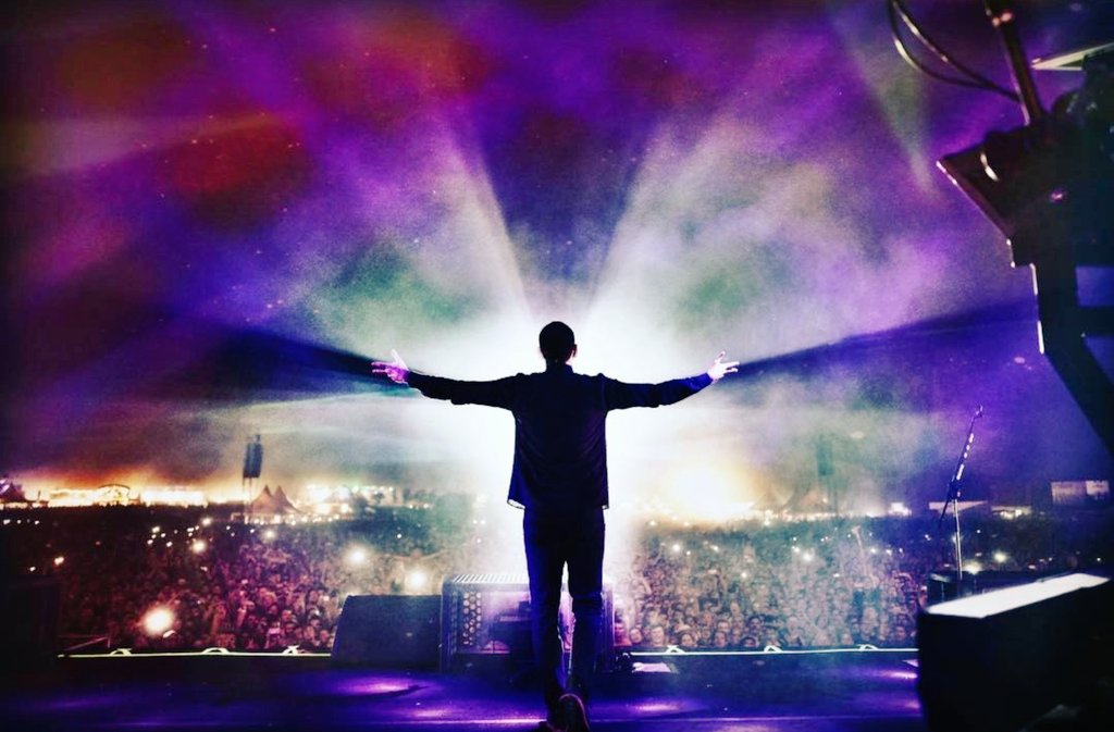 LPAssociation's tweet photo. Chester Bennington. Legend. 

 #RIPChester https://t.co/i21ugwbT1Y