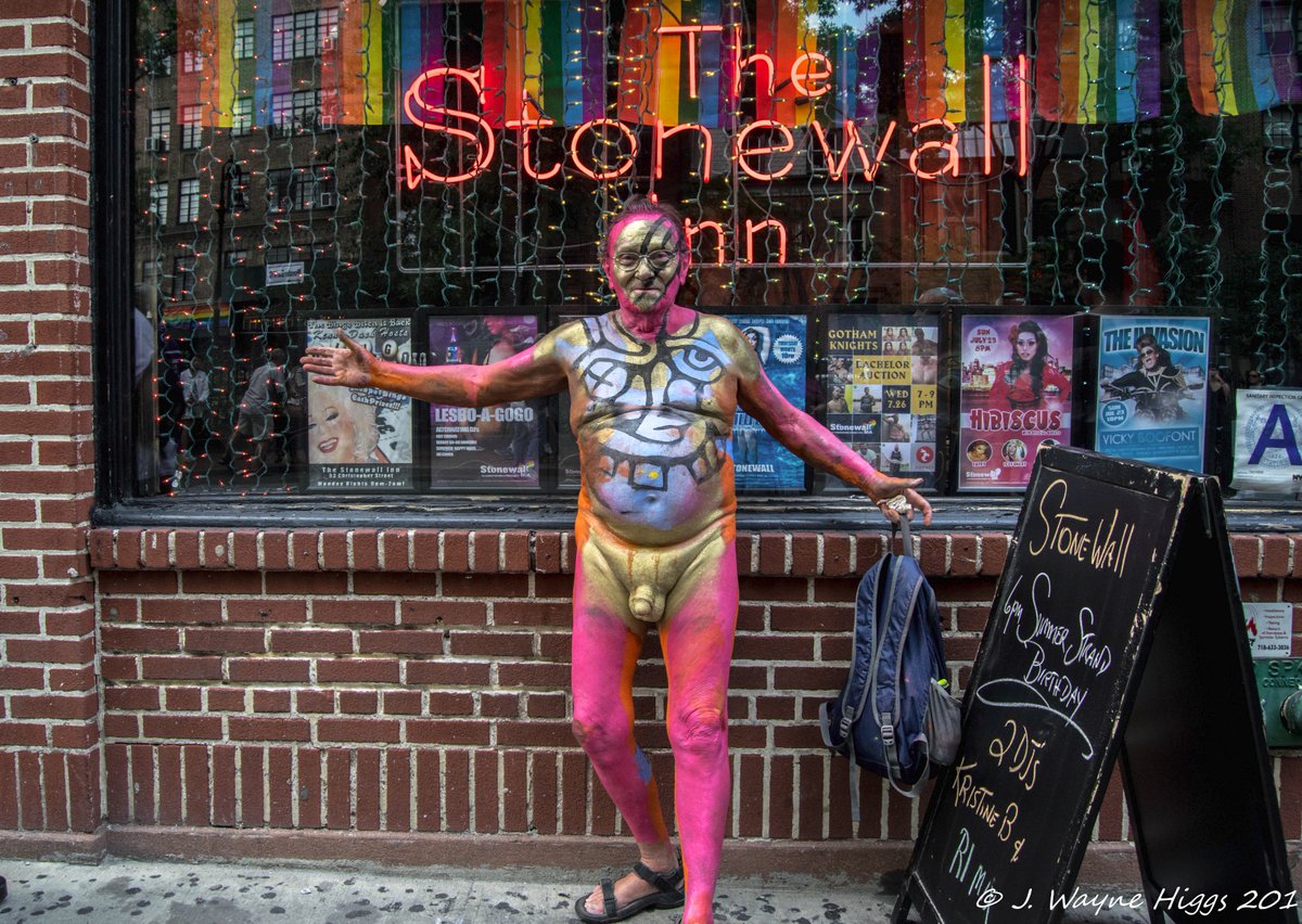 jwhimages's tweet photo. I posed for photos in front of the Stonewall Inn, New York City, 7/22/2017.
Photos by Janet.
#BodypaintingDay #HumanConnectionArts #HCANYC17 https://t.co/kI0FldrwYH