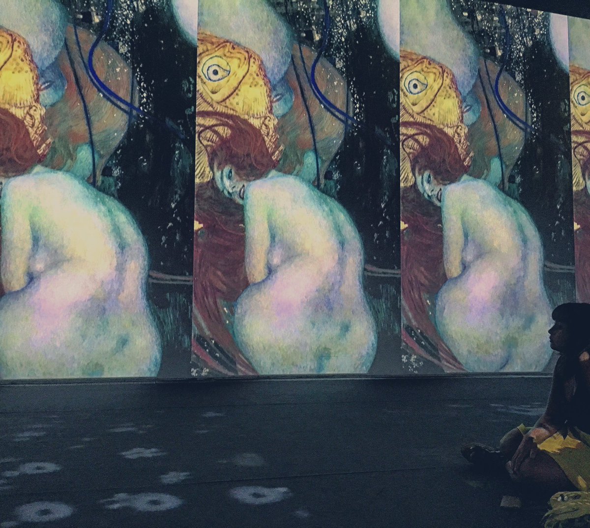 LaSambruna's tweet photo. Sitting, waiting, wishing.
#KlimtExperience
#mudec https://t.co/m5qo2nNX9I