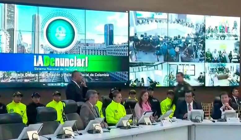 NoticiasCaracol's tweet photo. ¿Ha sido víctima de robo o extorsión? Ahora podrá denunciar virtualmente https://t.co/vBUVkr7cTV #NoticiasCaracol https://t.co/XeLrZvlC3x