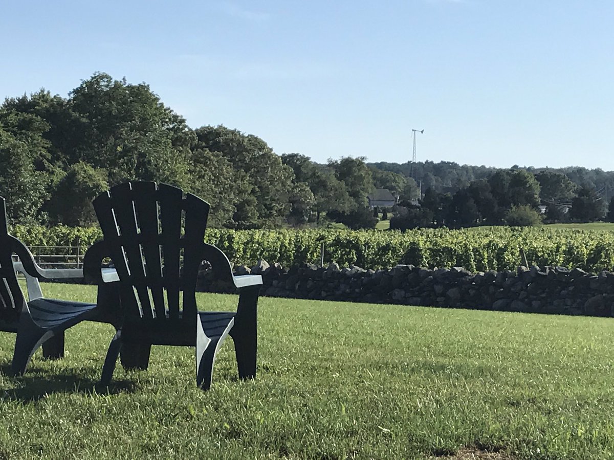 DanaSimone1's tweet photo. Gracious hosts at @WestportRivers #winetasting #askforchris https://t.co/Kb3wLI9jCx