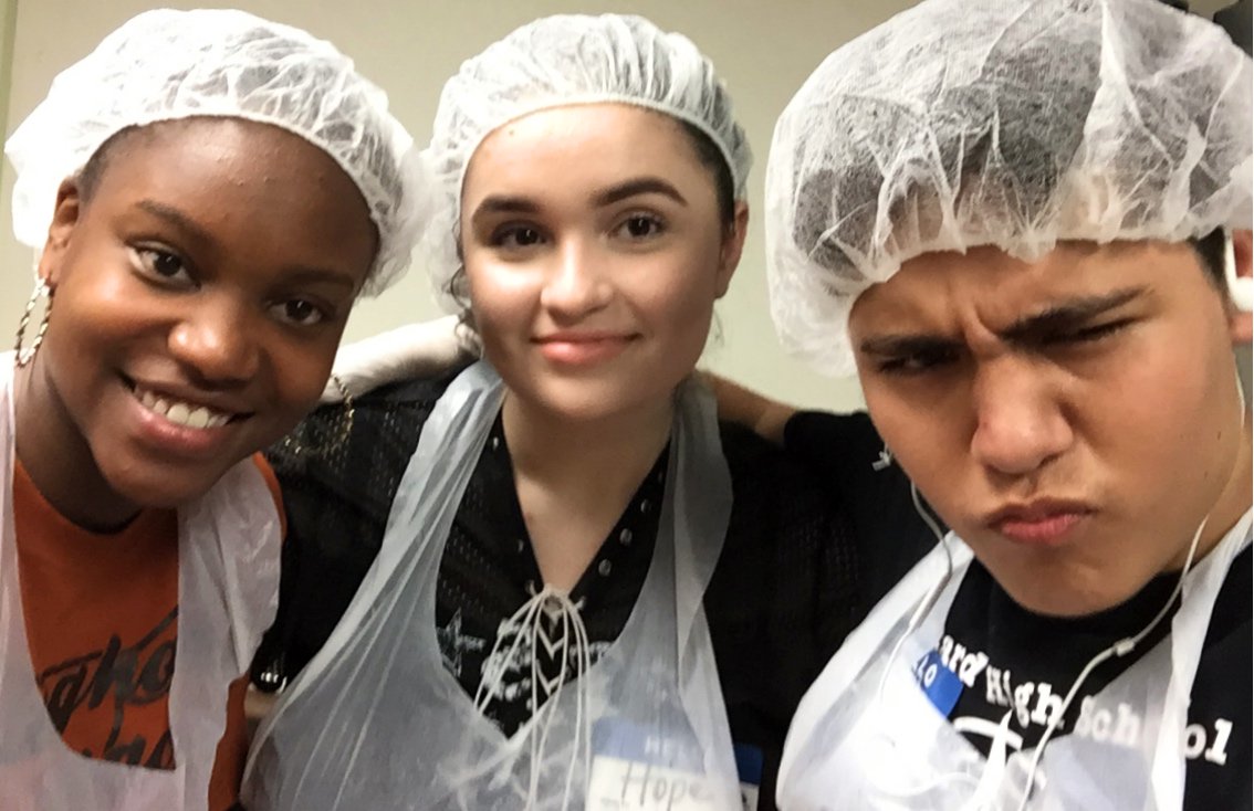 LennardKeyClub's tweet photo. Thank you to everyone that volunteered at Metropolitan Ministries! You guys worked so hard! #KeyClub #CommunityService #Leadership https://t.co/0OEAHh63CN