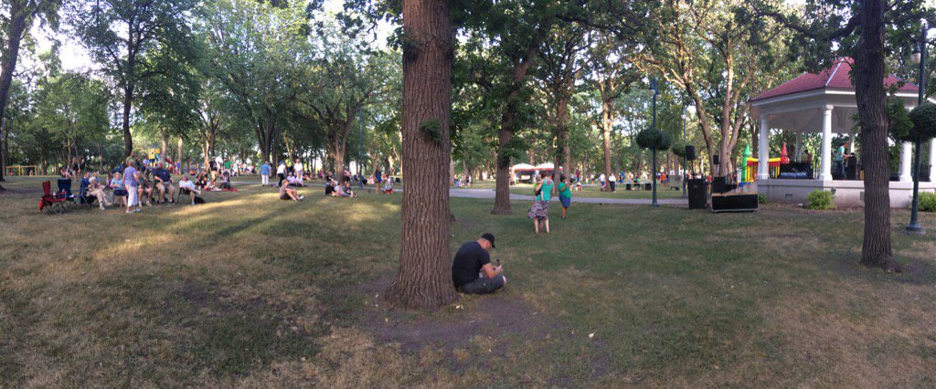 PrairiePuppets's tweet photo. Can you find yourself in this #panoramic shot from @FargoParks Concert in Island Park? https://t.co/KmEVCMFbVU