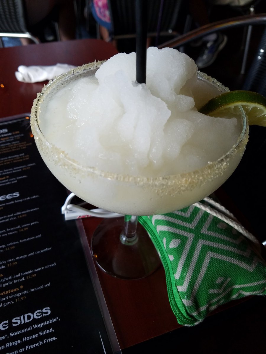 _NamasteMJ's tweet photo. Dinner & Trivia With The Work Peeps 😊
#Dinner #Trivia #FrozenMargs #Sundaes #Friends #Music #DJ https://t.co/jEC3iXieYU