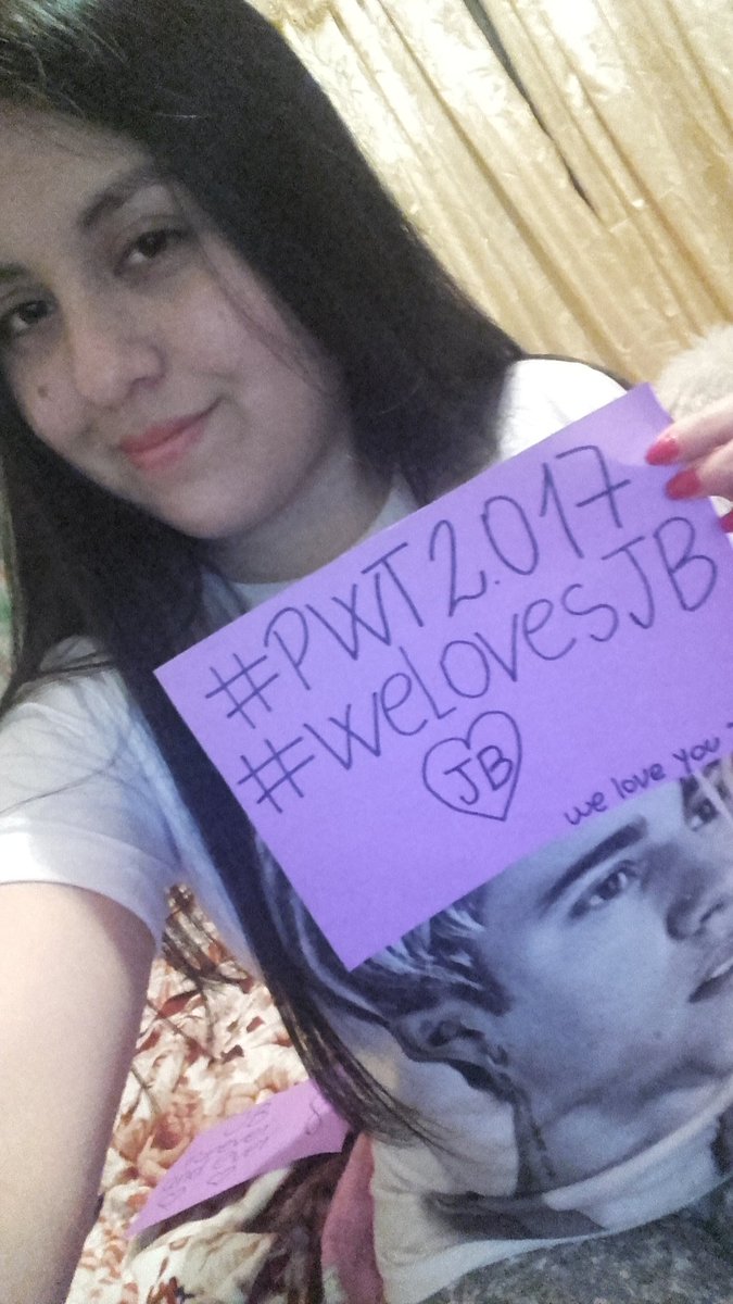 Florenciariv94's tweet photo. #PWT2017 #WELOVESJB we love you @justinbieber https://t.co/cOnwJbFxuC