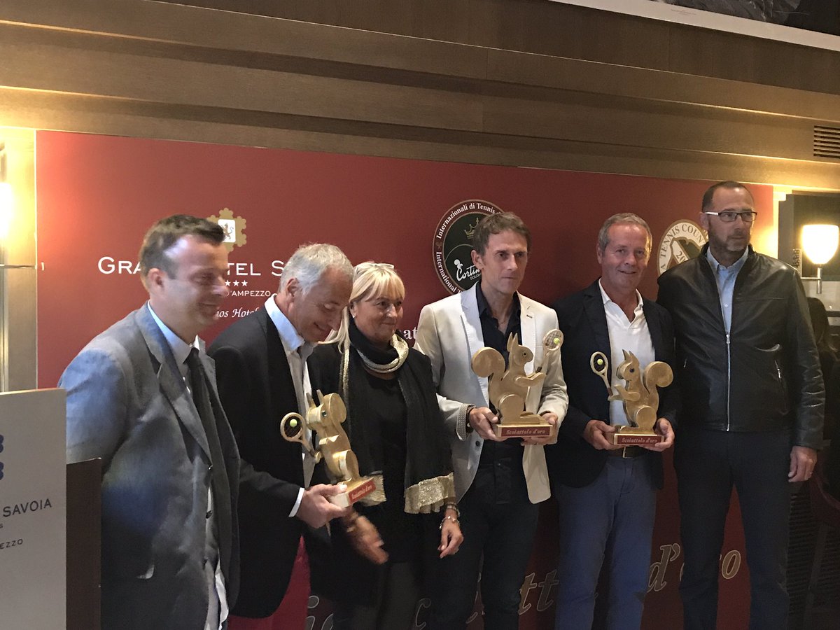 AtpCortina's tweet photo. #ATPCortina 🎾🎾🎾 golden Squirrel Scoiattolo d'Oro #Award @meloccaros @patresewebsite @GiuseppeDossena 🐿 @ATPChallenger @ATPWorldTour @Jaguar https://t.co/DvSvtEFZvG