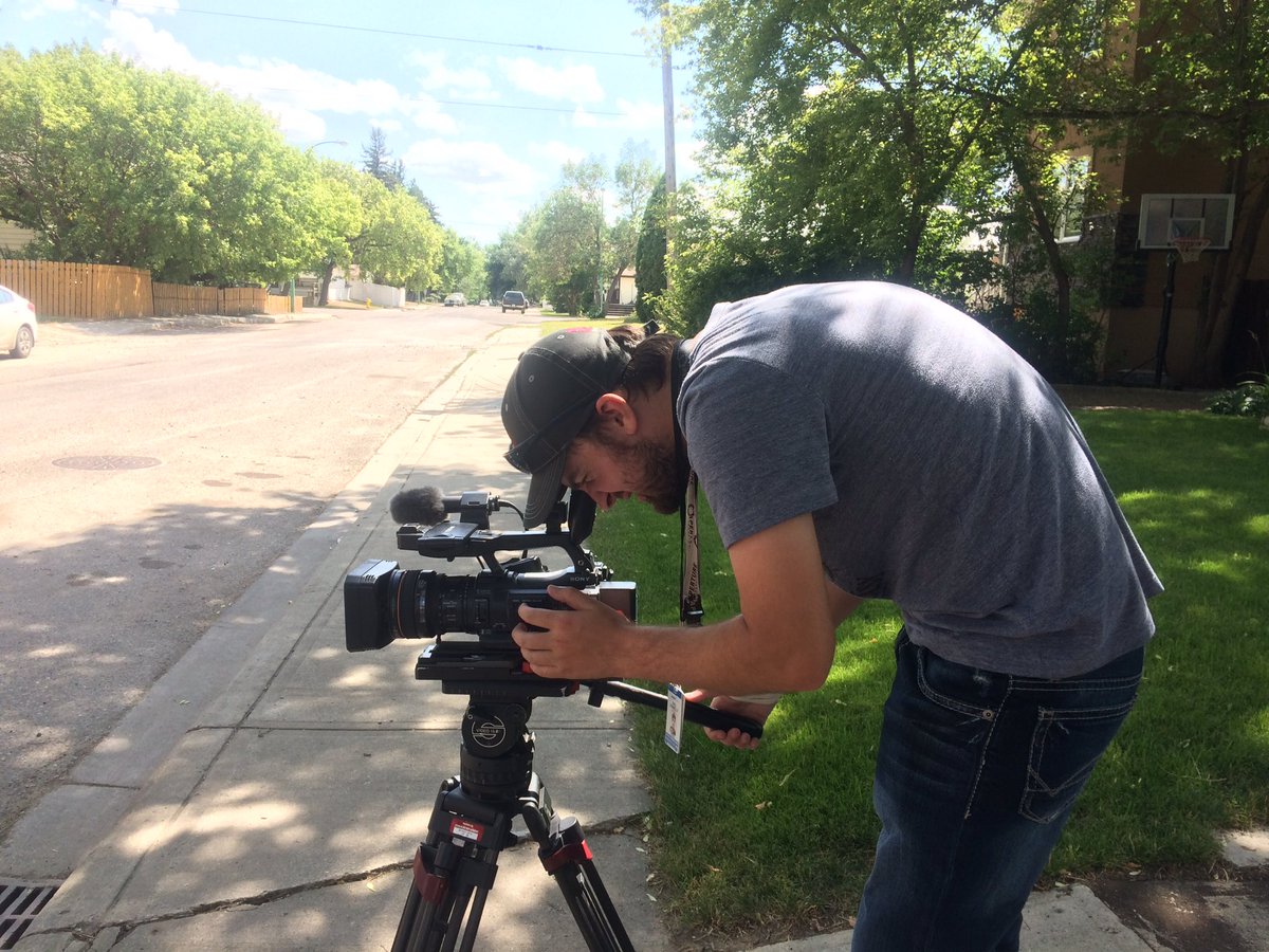 SKomadinaGlobal's tweet photo. The giant cameraman in his natural habitat. #littlecam #gettingthingsdone @GlobalRegina https://t.co/zzv100DfU4