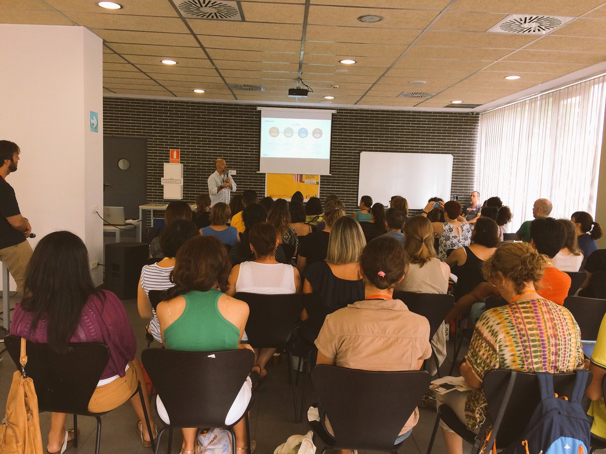 profedeele's tweet photo. Gracias, @SIELE_org , por apoyar nuestro encuentro didáctico #profedeele17 y gracias @garfuent por tu charla. ¡Fue excelente! 👏  #twitterele https://t.co/deYIC3oD7D