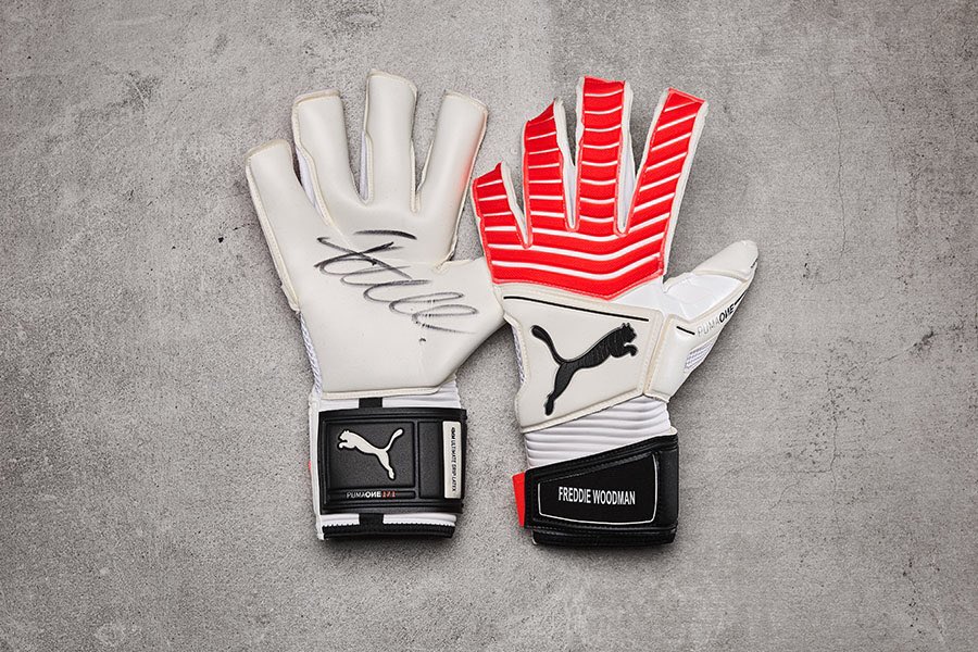 ProD_Keepers's tweet photo. Want to win a pair of @pumafootball 17.1 gloves signed by @41Woodman41? 

Simply follow Pro:Direct Keepers &amp; RT this tweet. https://t.co/q5TTncpUhl