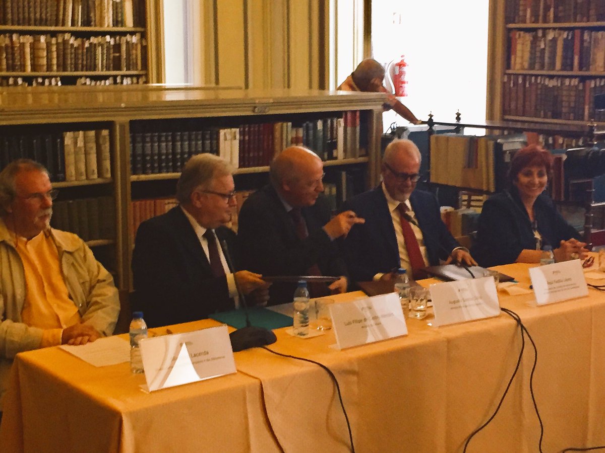 Marisolschulz's tweet photo. Esta mañana en el Palacio de Ajuda, en Lisboa, firmamos el convenio para que Portugal sea invitado de honor en la @FILGuadalajara 2018. https://t.co/kAaXpwXJpR