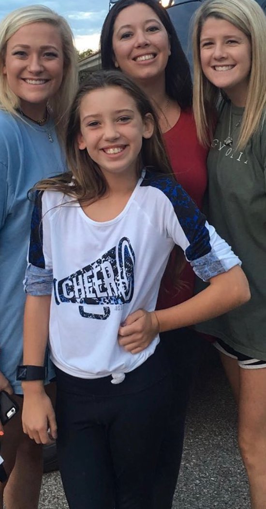 tylerroses4's tweet photo. My niece at 10 vs me at 10 -gtg https://t.co/Yr5seE19GB