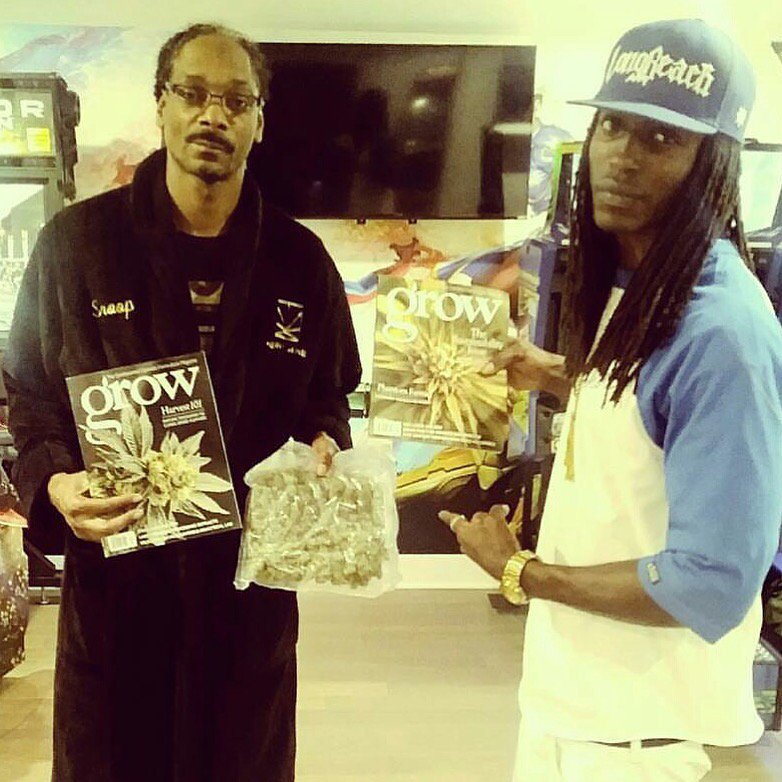 grow_magazine's tweet photo. Even @SnoopDogg loves Grow Magazine 😉🌱🌱#growmag #weedlife https://t.co/7dBYQtkYNg