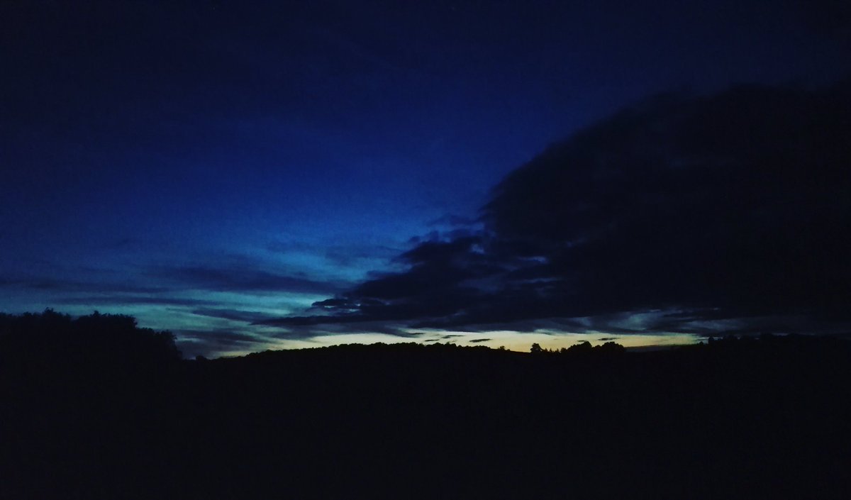 Webbysphere's tweet photo. La tombée de la nuit dans notre contrée #vacances #rabastens #Tarn #simplementbeau https://t.co/niIqc6opgG