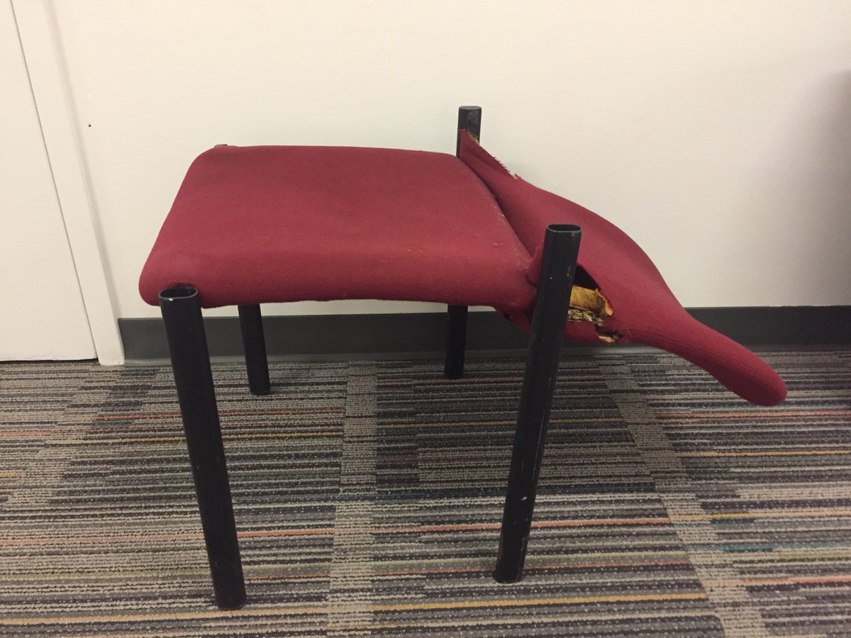 OwlsYouNeed's tweet photo. Hey, @sadchairs_aca- I'd say this chair has hit its summer slump. #sadchairsofacademia #mason https://t.co/E5VugAg5Qx
