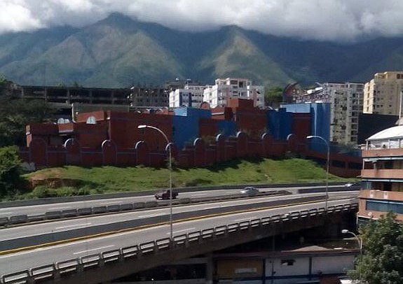 barlovias's tweet image. 3 pm. #AutopistaFajardo. #Petare #peláa. (@elsabonin)