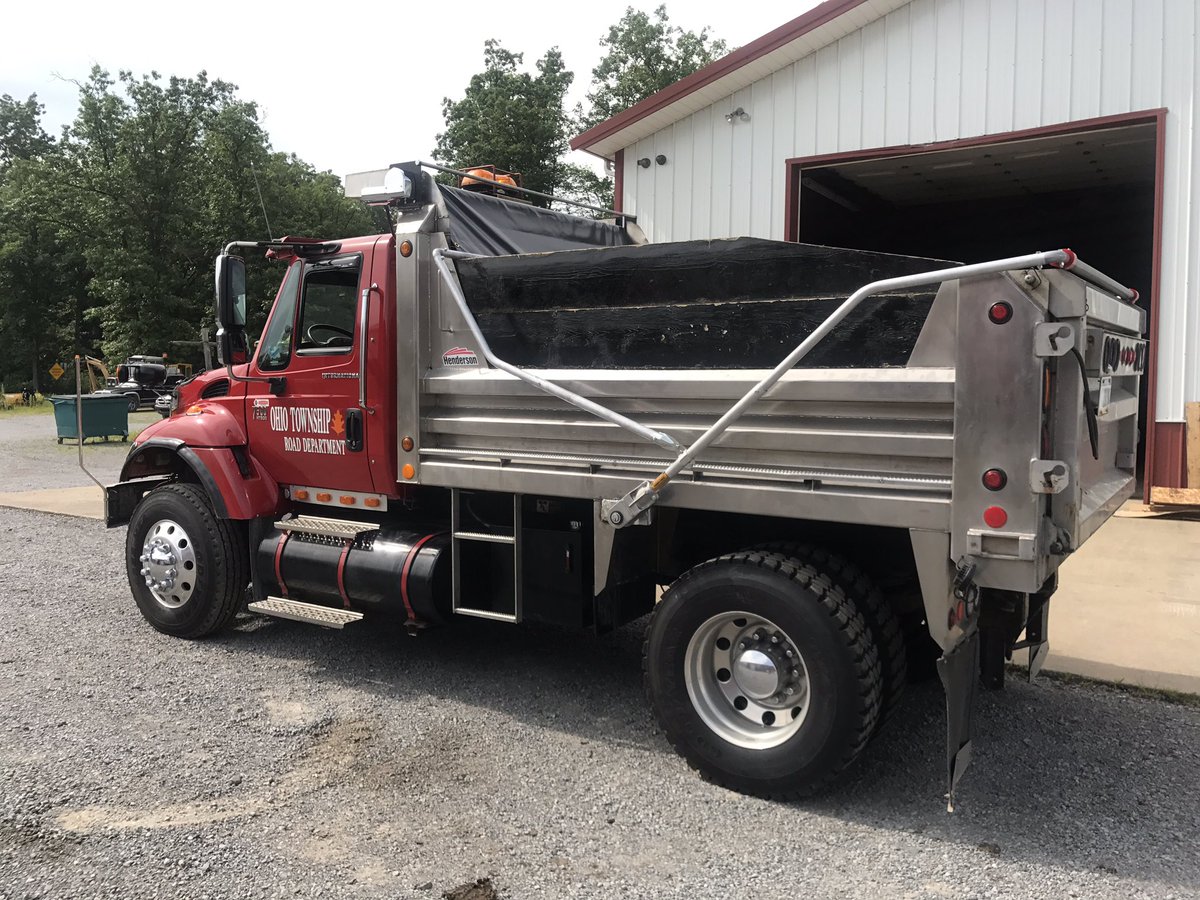 SeigRoadSup's tweet photo. @Pulltarps @IntnlTrucks, truck we built yrs ago and just added a tarp system with finishing it today. #tarpthatload #saferroads #tarpsystems https://t.co/s6zTMfCUwa