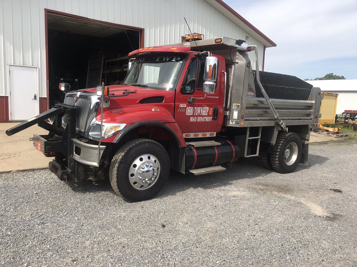 SeigRoadSup's tweet photo. @Pulltarps @IntnlTrucks, truck we built yrs ago and just added a tarp system with finishing it today. #tarpthatload #saferroads #tarpsystems https://t.co/s6zTMfCUwa