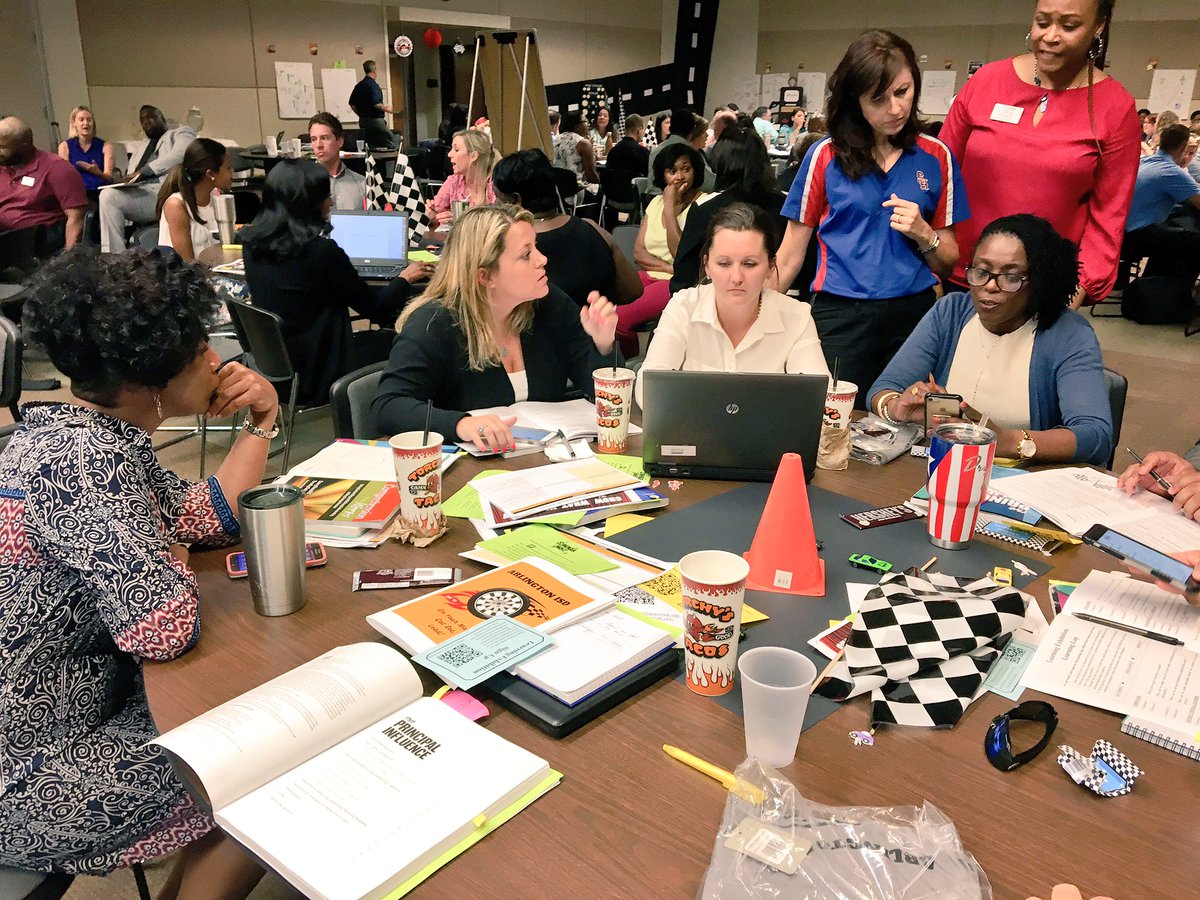 SamHoustonHS's tweet image. #ILA2017 #SamSide Leaders learning together! 🔴⚪️🔵🎓🎓#SAMSTRONG