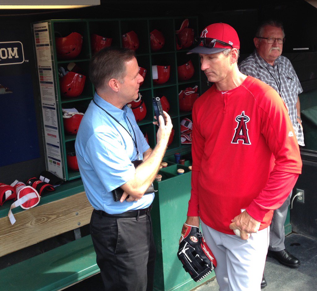 BrianDulik's tweet photo. #Angels pitching coach -- and #Indians alum -- Charles Nagy chatting with @IndiansRadio in the dugout. #TwoGoodGuys https://t.co/gaYQvFQnwL