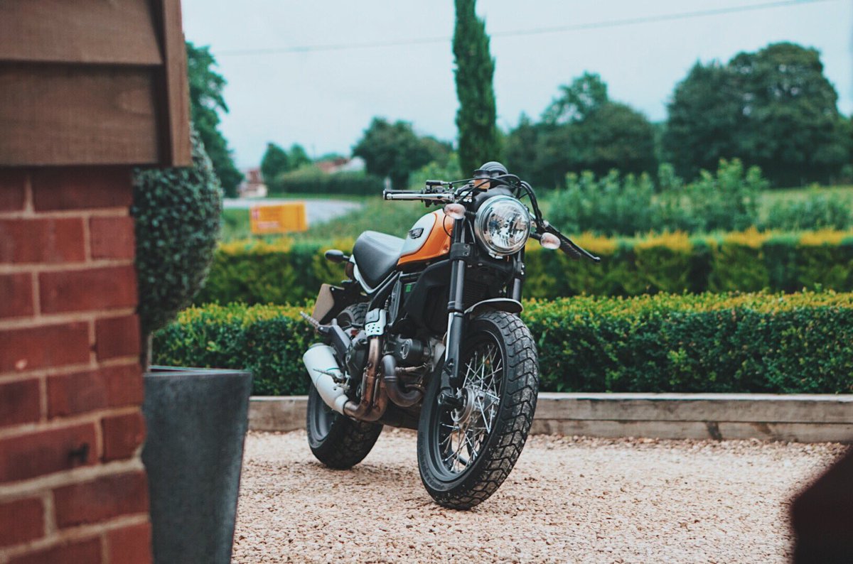 LouisKarsenbarg's tweet photo. Finally got around to installing the clip-ons on my @scramblerducati, as well as relocating the speedo, looks like a different bike! 😍 https://t.co/7IW80VqDDU