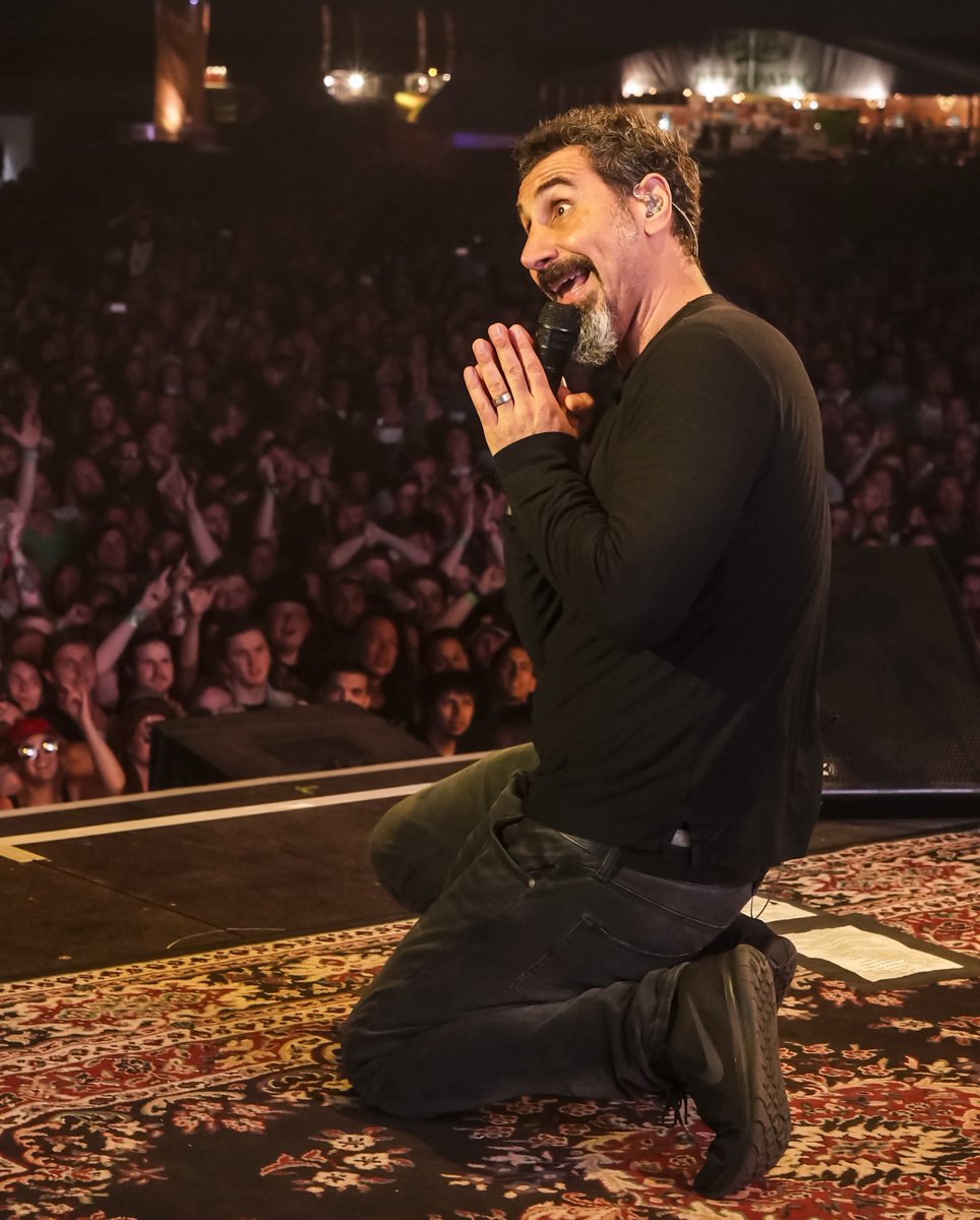 systemofadown's tweet photo. EUROPE 2017 #systemofadown #systemtour2017 #europe #thankyou
📷: Greg Watermann https://t.co/aXHbrKzP7D