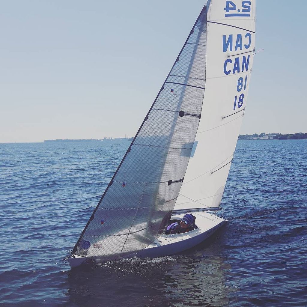 ablesail_kingst's tweet photo. Tiny boat or giant human? Able Sail Kingston president Audrey Kobayashi sailing fast in her 2.4m. https://t.co/BVO3ryHGSg https://t.co/psqiXAvNKX