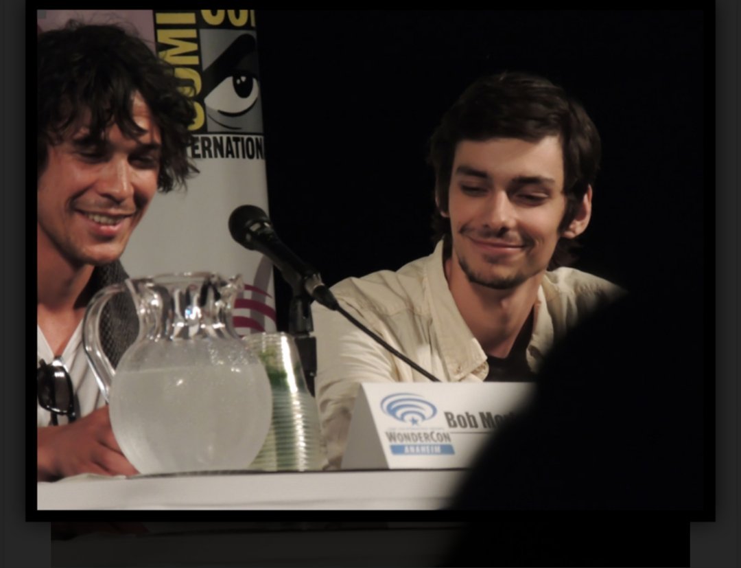 StephWinter1289's tweet photo. #WaybackWednesday @devbostick @WildpipM @linzzmorgan ♥💕😊 #The100 #ComicCon2014 #Wondercon2014 https://t.co/1N83eYdfYZ