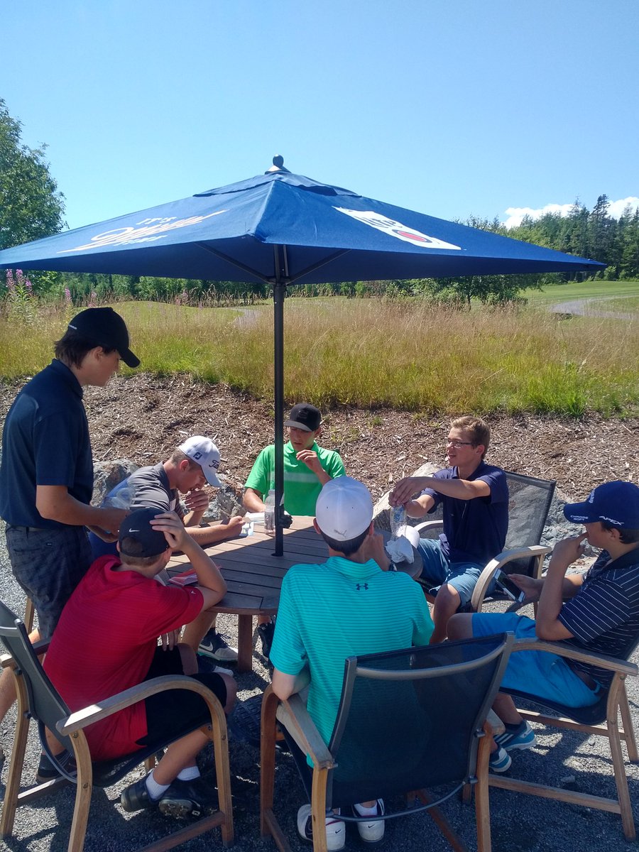 Team Le Portage had a great day at the Bell Bay junior invitational! Thank you to the Bell Bay Professional staff for your hospitality !