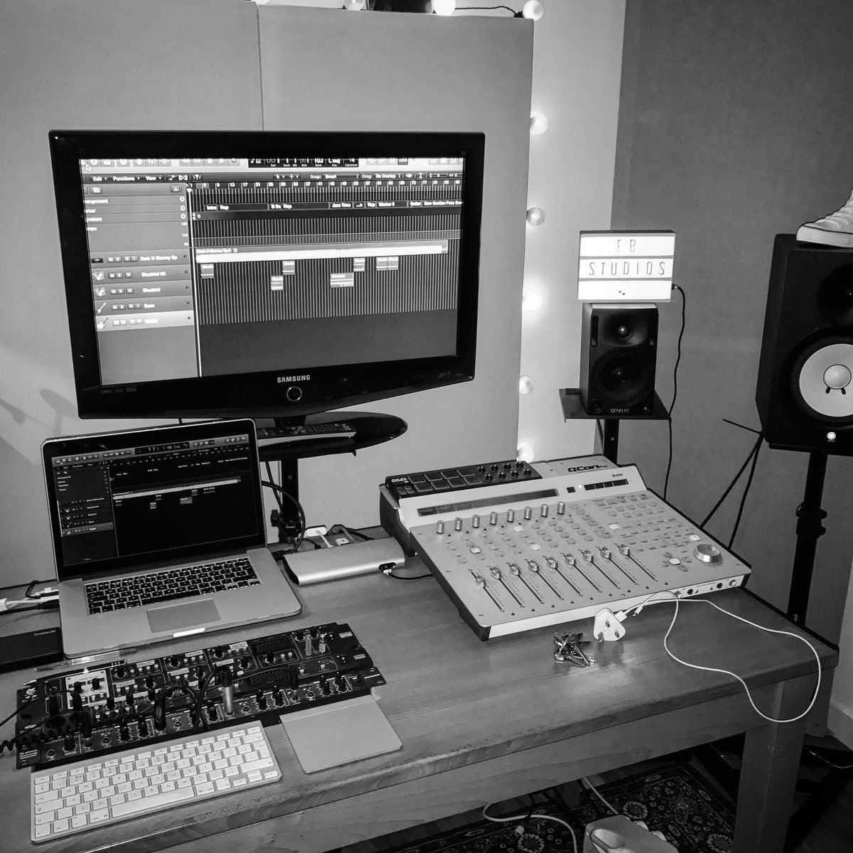 Elliotbennett_'s tweet photo. #tracks and #channels all set for tomorrow's #recording #session #studio #ebstudios #music #studioporn https://t.co/udjquUWiSl