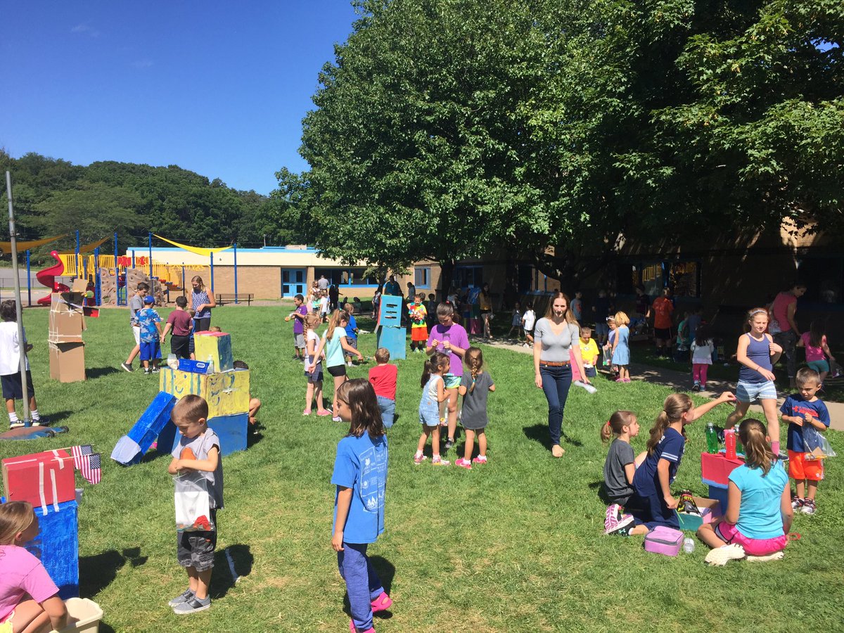 MrsDouma4th's tweet photo. Campers at #arstemcamp2017 took so much pride in sharing their creative "cardboard carnival" projects with the kinder-campers!! ππͺ https://t.co/U11I2W7mAA