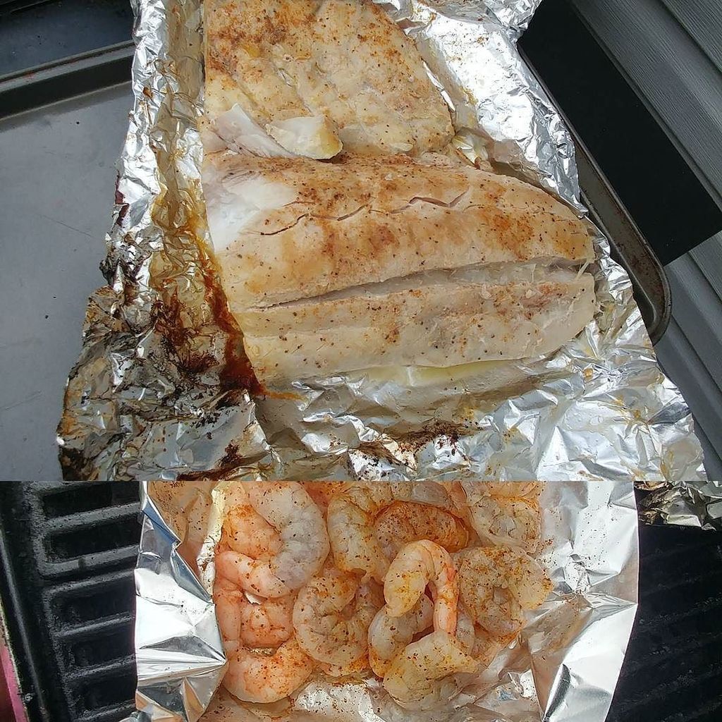 rld76's tweet photo. Shrimp and Rockfish on the grill #BackToTheGrillAgain https://t.co/pfPYca6kTo