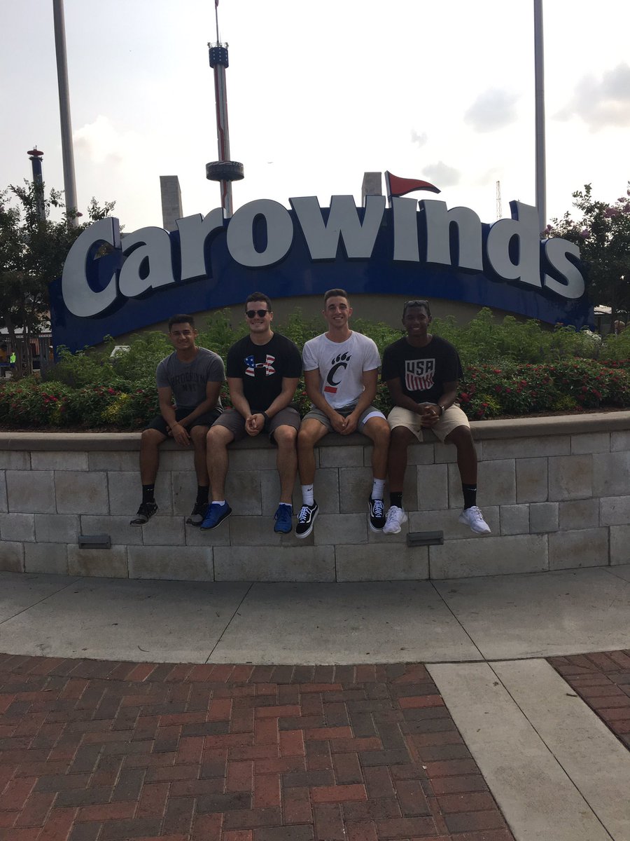 opeitsnick20's tweet photo. Just a huge S/O to my squad because a year later to the day we are still hangingout and ridding rolley costies #carrowinds #CedarPoint https://t.co/JqtYYmUpqQ