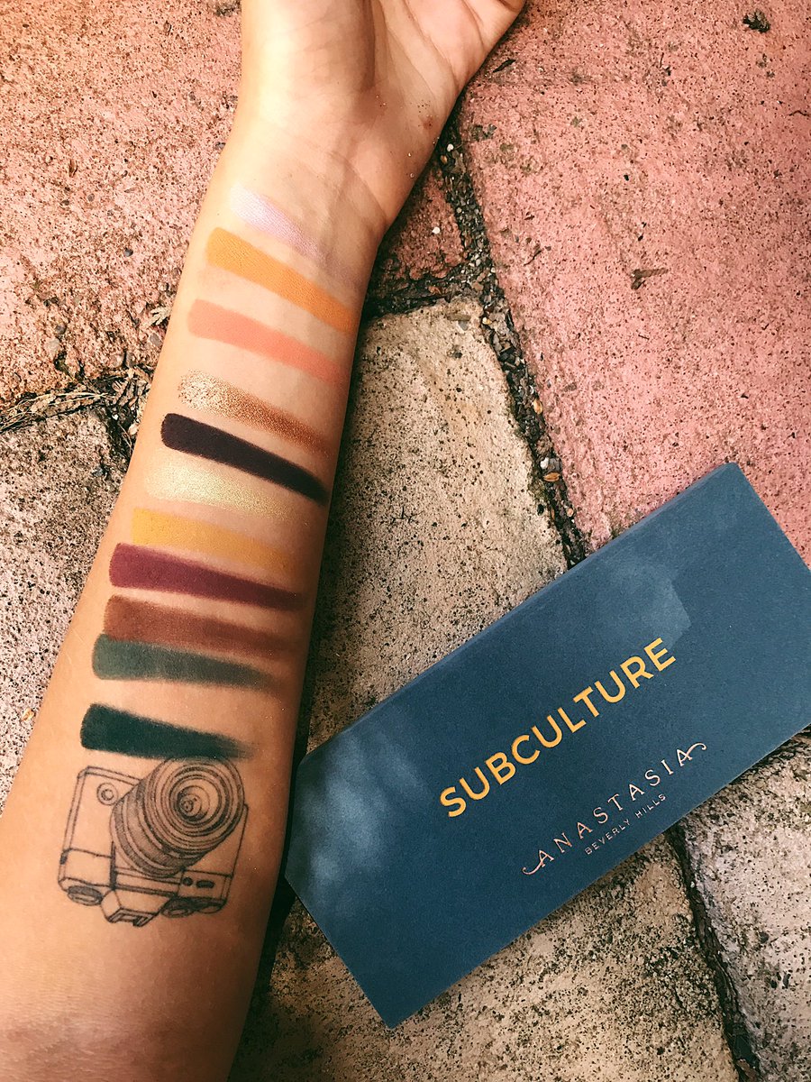 GinaShkeda's tweet photo. The pigment COVERS MY TATTOO. With one swatch. Dry. No base. What the fixkdkdk https://t.co/SGRmlfPwVb