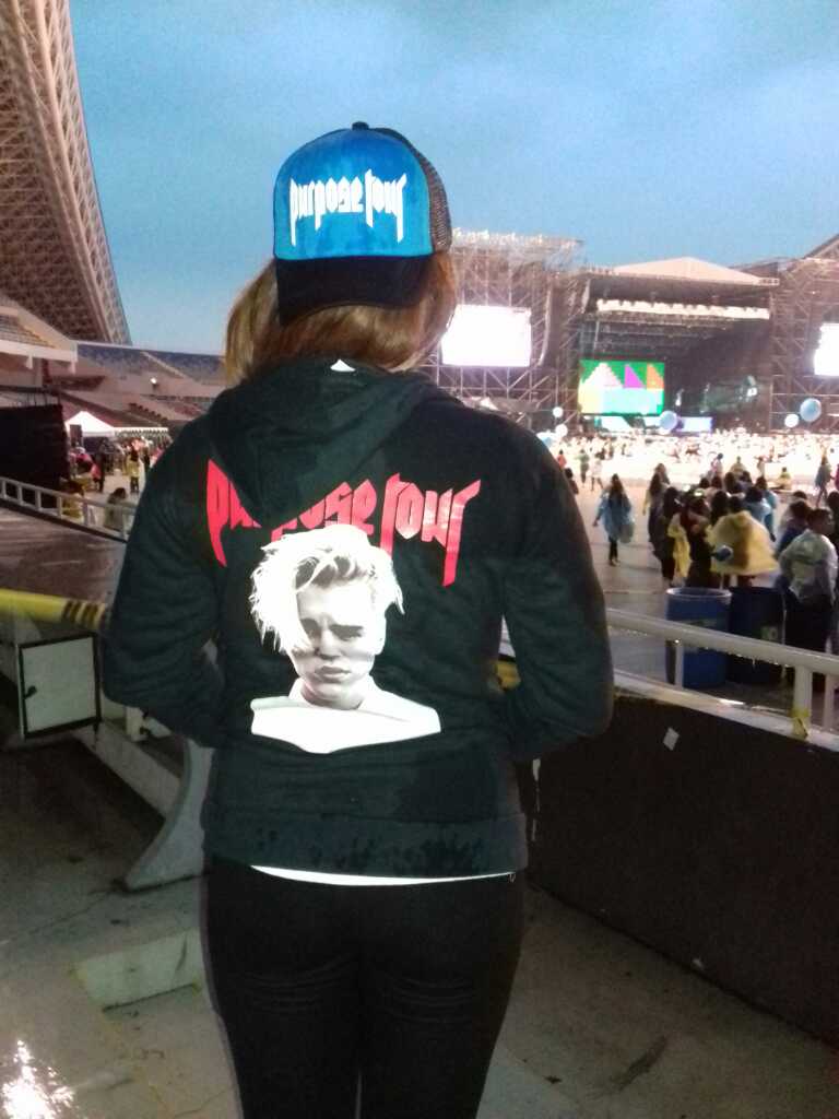 sssw_arce's tweet photo. Thanks for making my dream come true,  the best  day, love u💜 #PWT2017 #WeLovesJB @justinbieber https://t.co/koJKdjrAPv