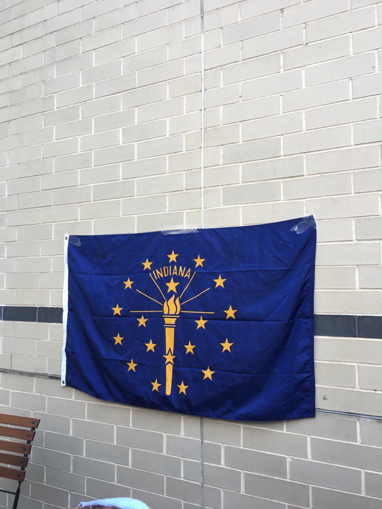 jriethmi's tweet photo. We're open for business #HoosiersinDc #BipartisanHappyHour #BarDeco https://t.co/CidZsES5OT
