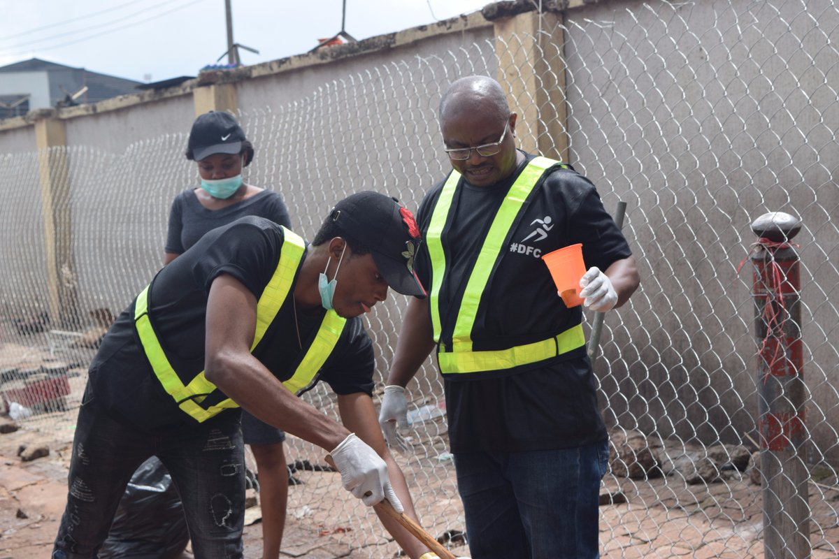 shakaraonlinetv's tweet photo. @dream925fm #makecleaningfun in Enugu 2017 https://t.co/JKS5kh9ekl